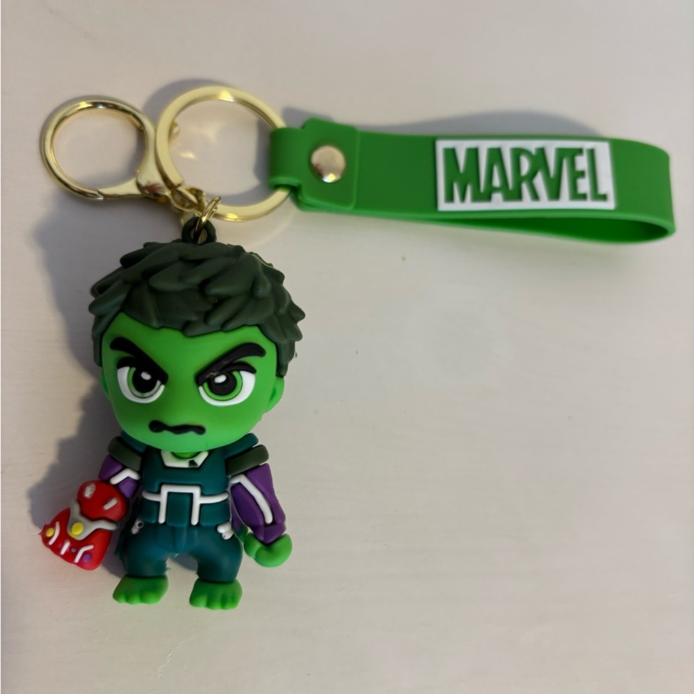 💥2 for $20, mix and match. NEW Marvel Hulk Keychain with Green and Purple Suit